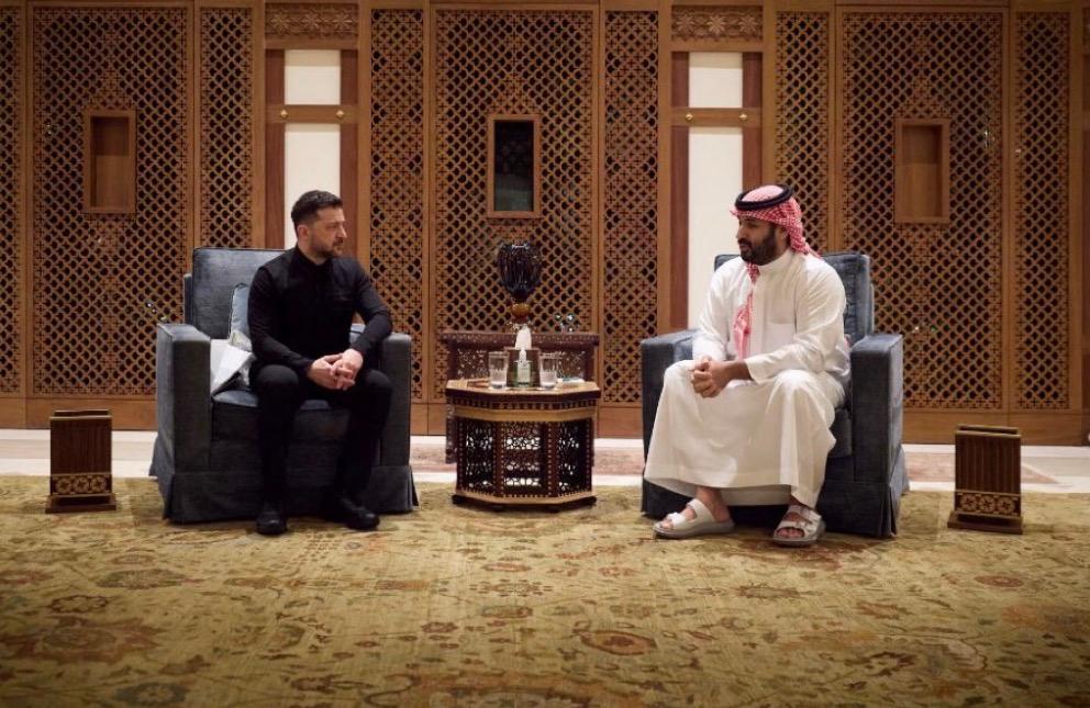 وكالة بلومبيرغ: أوكرانيا تعزز التعاون العسكري مع دول الخليج وتسعى لتأمين إمدادات الوقود