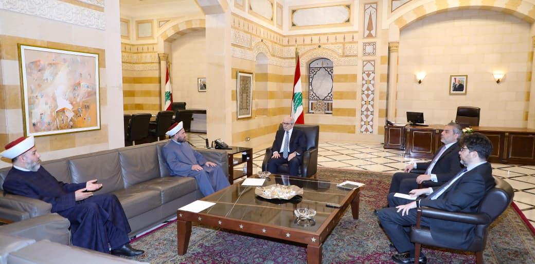 رئيس الوزراء نواف سلام يستقبل وفد اتحاد بلديات الضاحية ومفتي زحلة والبقاع