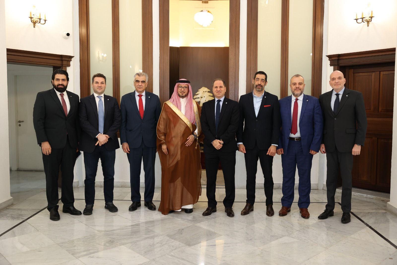 الجميّل يلتقي ونواب الكتائب بخاري مودّعاً: التأكيد على عمق العلاقات اللبنانية – السعودية
