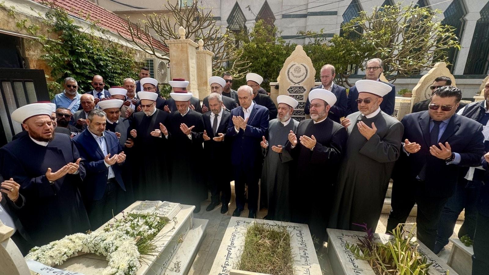 دريان زار ضريح الشهيد حسن خالد: لم يكن مجرد مرجع ديني بل كان بوصلةً للأمان