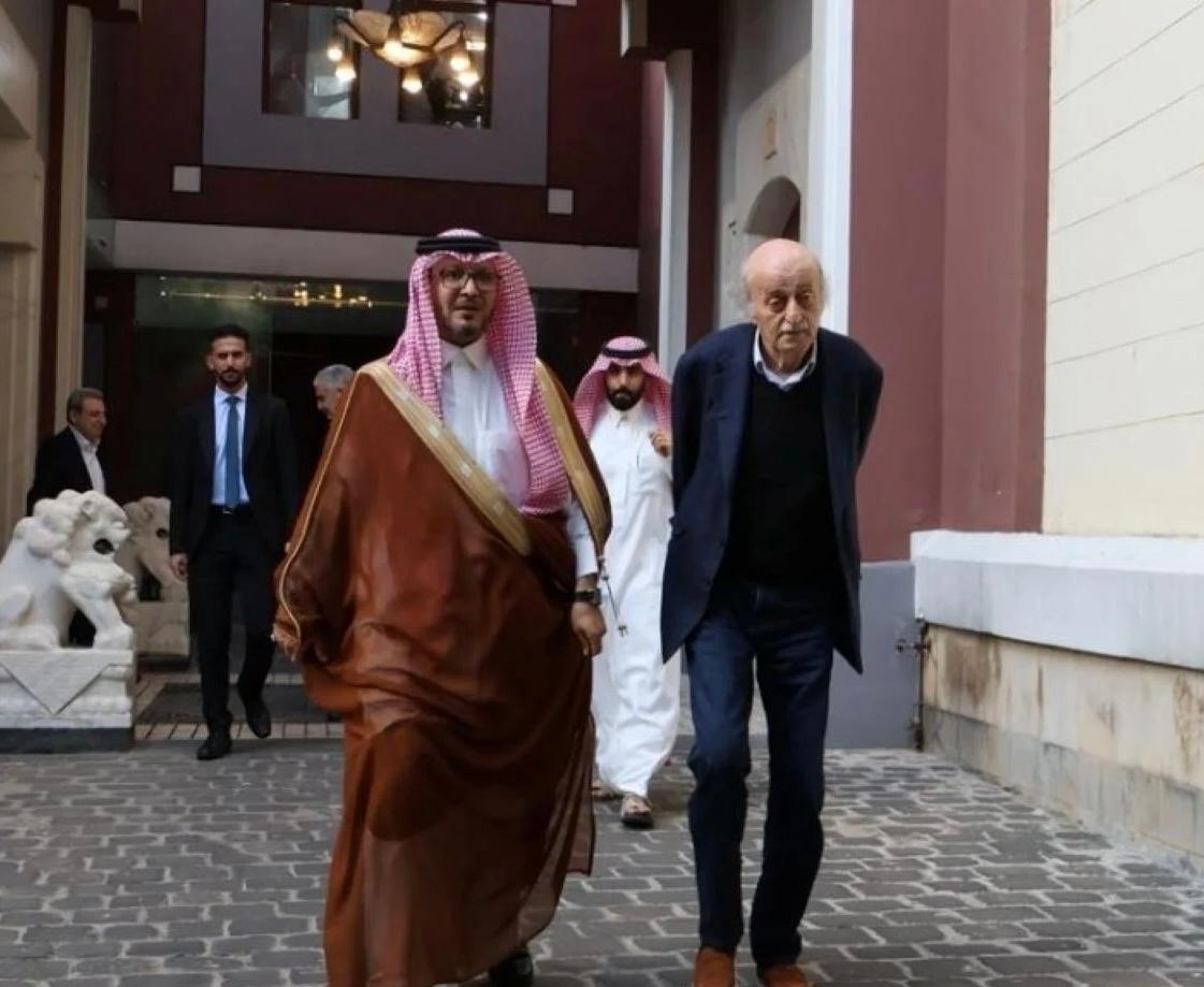 وليد جنبلاط استقبل السفير بخاري في زيارة وداعية
