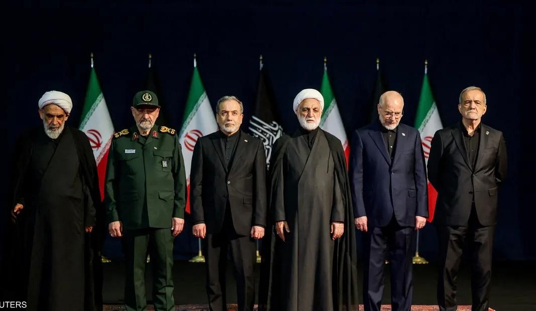 جنازة خامنئي.. كيف كشفت "تصدع النظام" في إيران؟