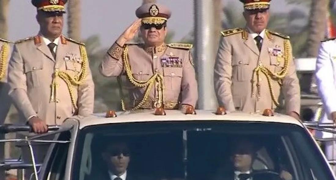 مرتديا الزي العسكري.. السيسي يفتتح "الأوكتاغون"