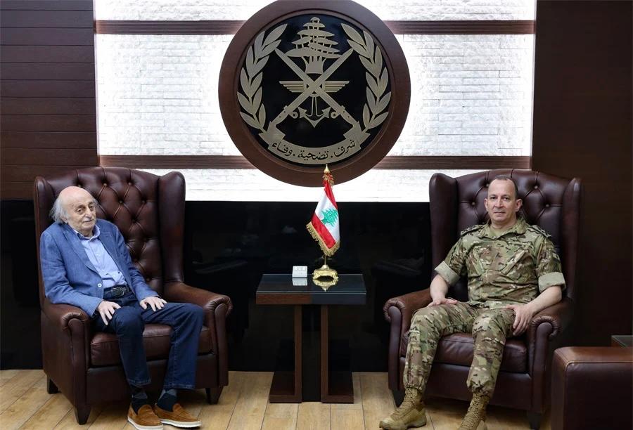وليد جنبلاط في اليرزة: لضرورة وقوف الجميع إلى جانب المؤسسة العسكرية
