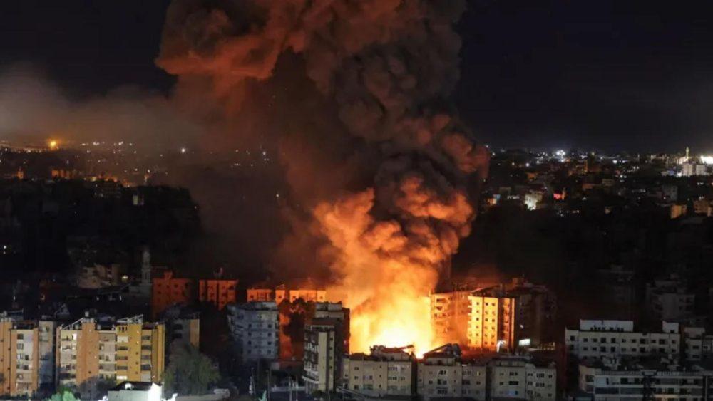 تفجيرات ونسف منازل جنوبا.. الجيش الاسرائيلي: طوقنا بنت جبيل وعيناتا و"قضينا على 3 مسلحين من "الحزب"