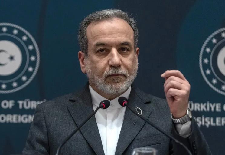 لم ألتقِ مجتبى خامنئي".. عراقجي يكشف كواليس الحرب ويثير جدلاً بإيران