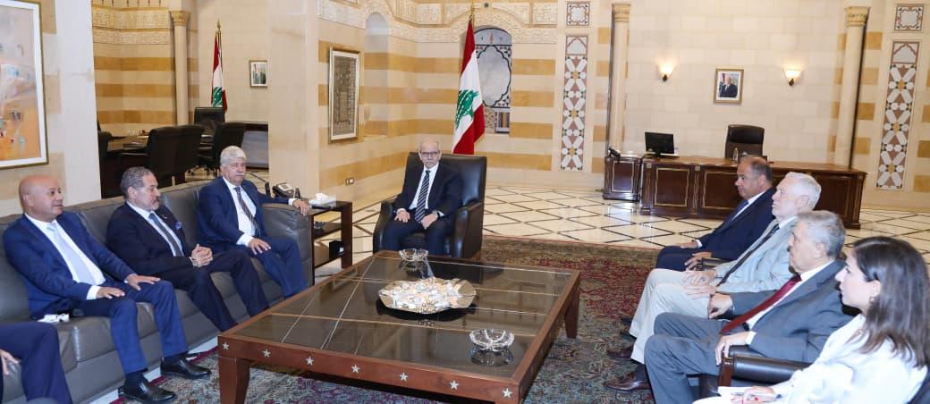 لقاء لبناني فلسطيني في السراي يبحث في تفعيل العلاقات