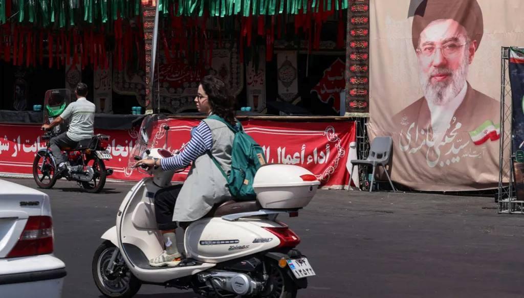 ترامب يُعلّق الهجوم المشروط... وطهران تنفي طلب وقف الضربات