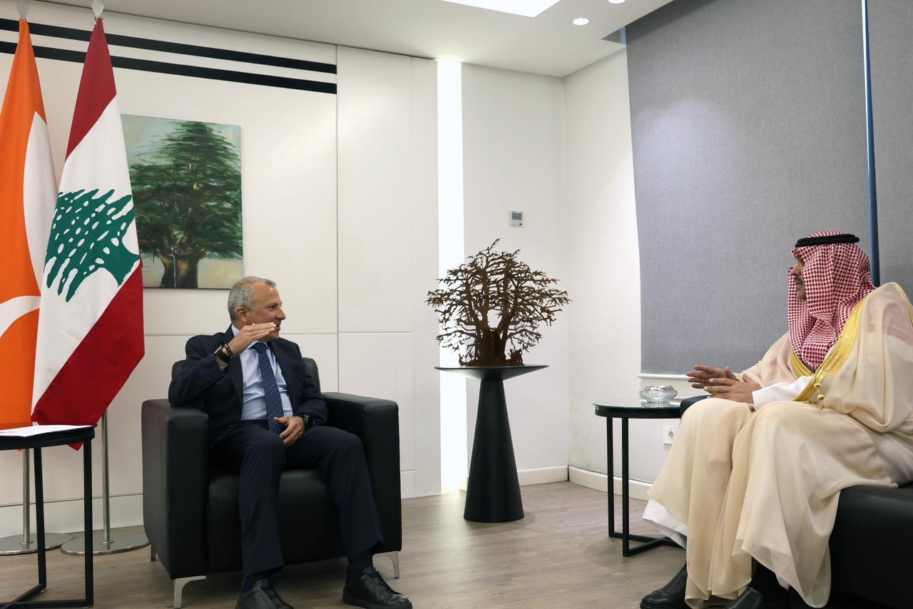 باسيل يلتقي السفير السعودي في زيارة تعارفية