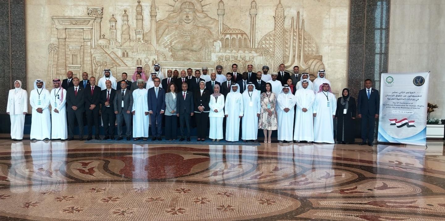 المؤتمر العربي لحقوق الإنسان يوصي بتعزيز حماية ضحايا الجرائم الإلكترونية