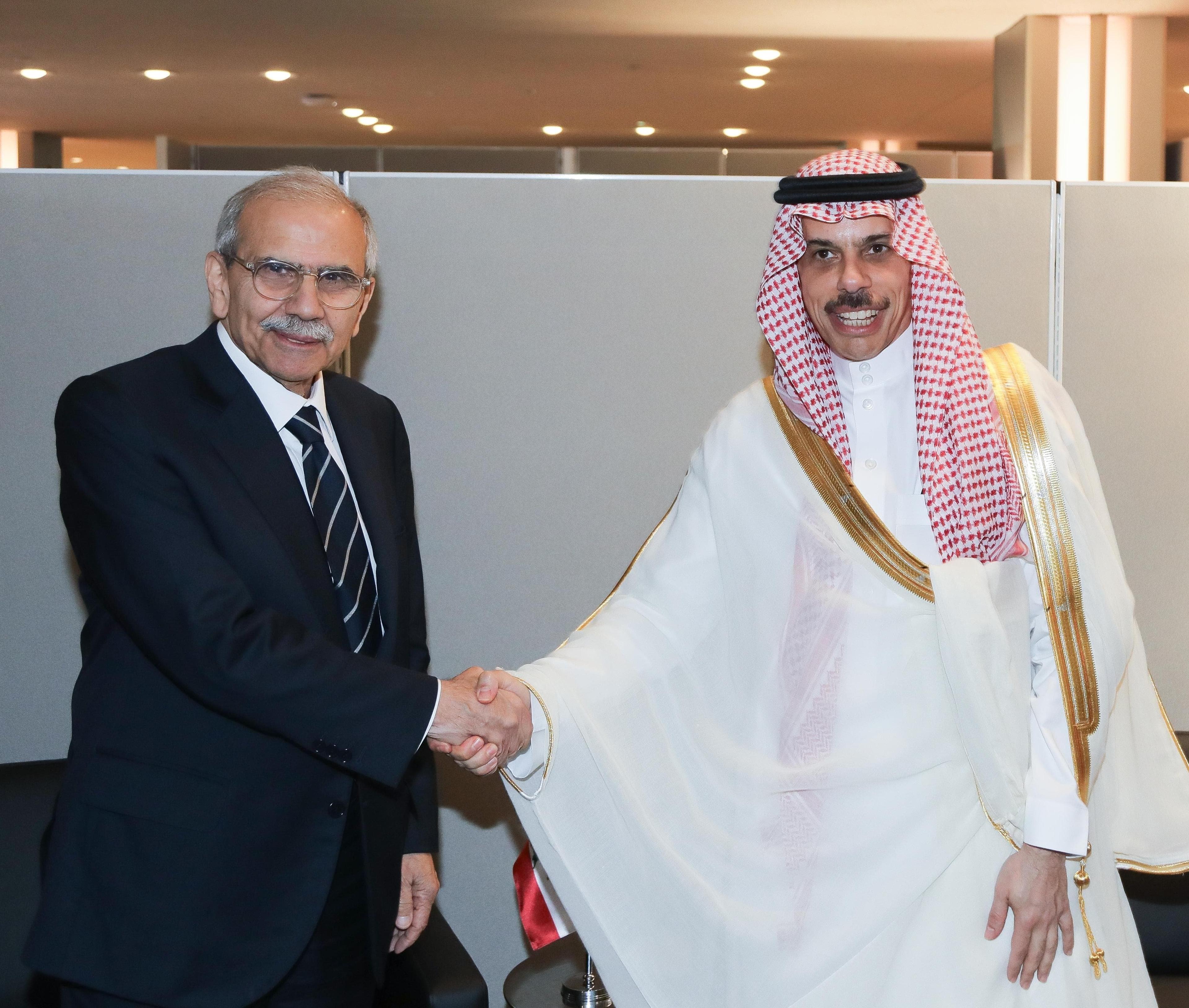 تعزيز العلاقات اللبنانية-السعودية وتفعيل اللجنة المشتركة وسبل خفض التصعيد الإقليمي بين سلام وبن فرحان