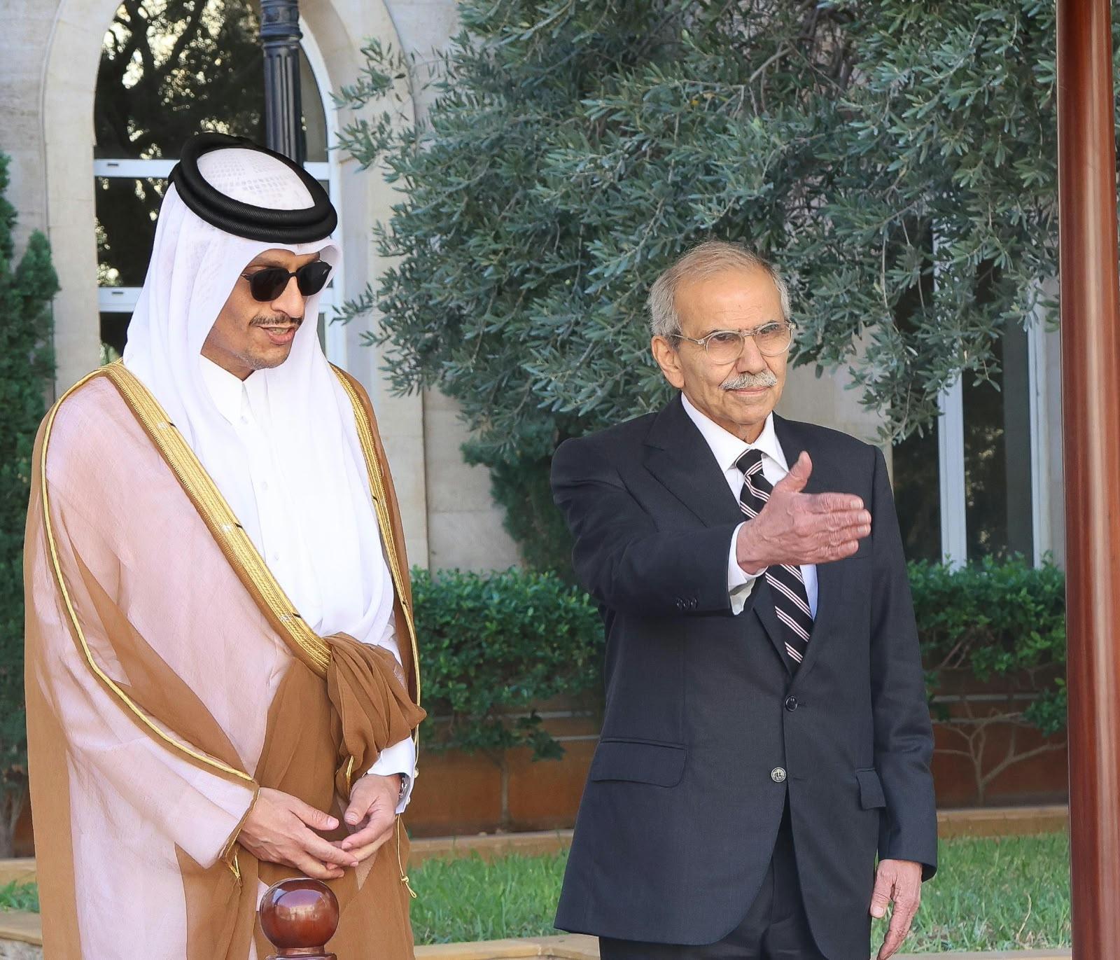 رئيس الوزراء القطري يجول على المسؤولين.. هل يلتقي "حزب الله"؟