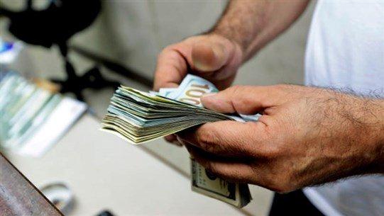 نائب يرفع سعر الدولار