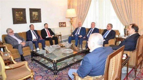 دياب على الحياد... و"اللقاء التشاوري" يُسجّل ملاحظاته