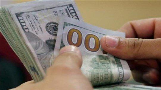 الدولار إلى الـ10 آلاف ليرة... و"الآتي أعظم"