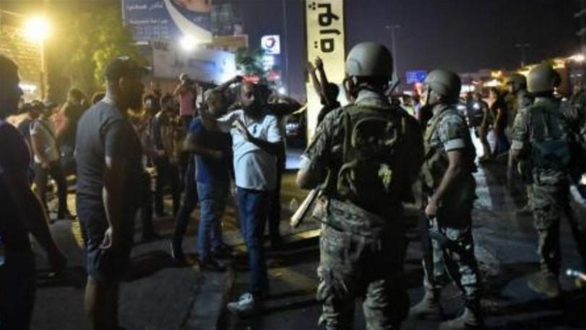 الأزمة تتمدّد إلى "صحن" الجيش وتقشّف في عهد رئيس كان قائده