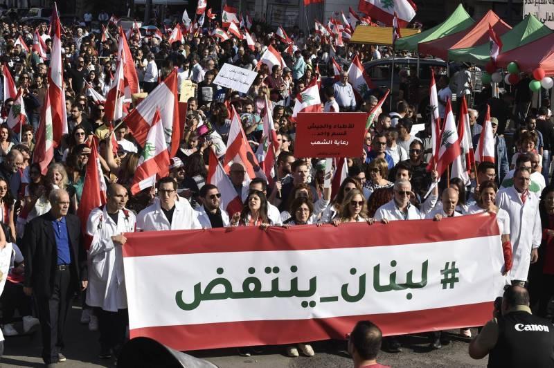 صباح الثلثاء: لبنان إلى "إدارة للفقر" وقراءة في رسائل هيل... ميلاد "حكومة الإنقاذ"؟