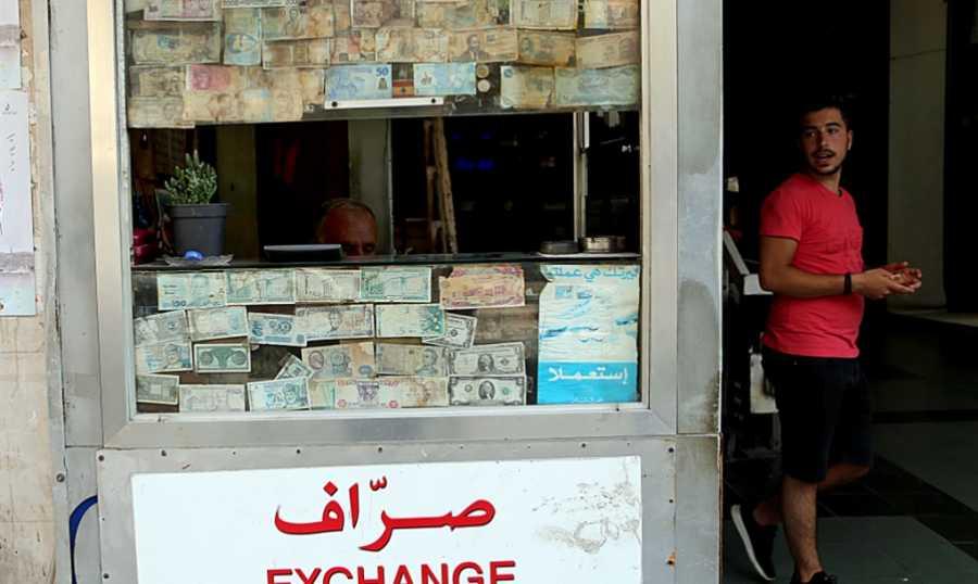 ملاحقة المتلاعبين بالليرة تتوسّع وأدلة تُثبت تورّط صرّافين