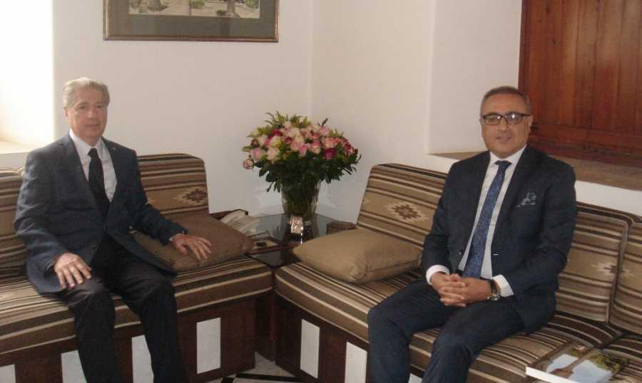  الرئيس أمين الجميل يلتقي سفير تونس