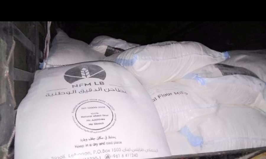 جمارك العبودية تضبط شاحنة محملة بالطحين المعد للتهريب.. وتوقف صاحبها