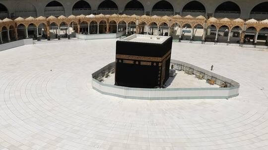 السعودية: قرار تعليق الصلاة في المساجد سيستمر حتى ترتفع "غمة" كورونا عن الجميع