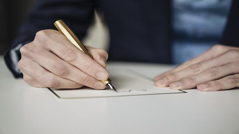 تغيير في الكتابة قد يكون علامة مبكرة للإصابة بمرض باركنسون