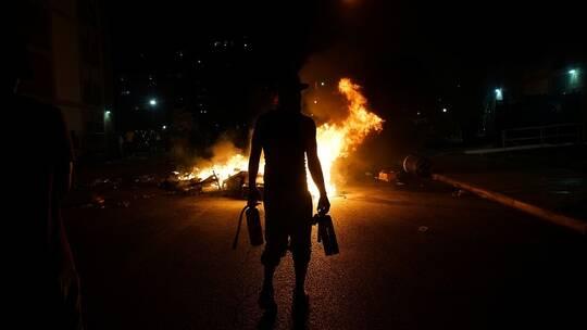 الولايات المتحدة.. لصوص يقتلون شرطيا متقاعدا في بث مباشر على "فيسبوك" 