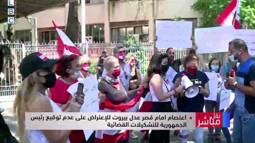 اعتصام أمام قصر العدل اعتراضا على عدم توقيع رئيس الجمهورية للتشكيلات القضائية