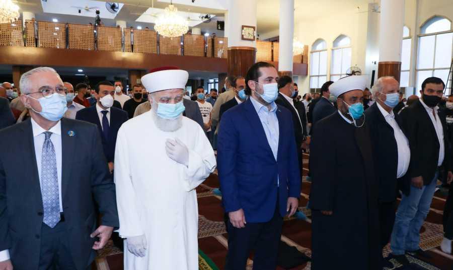 الحريري يؤدي صلاة عيد الفطر ويزور مع دريان ضريح والده