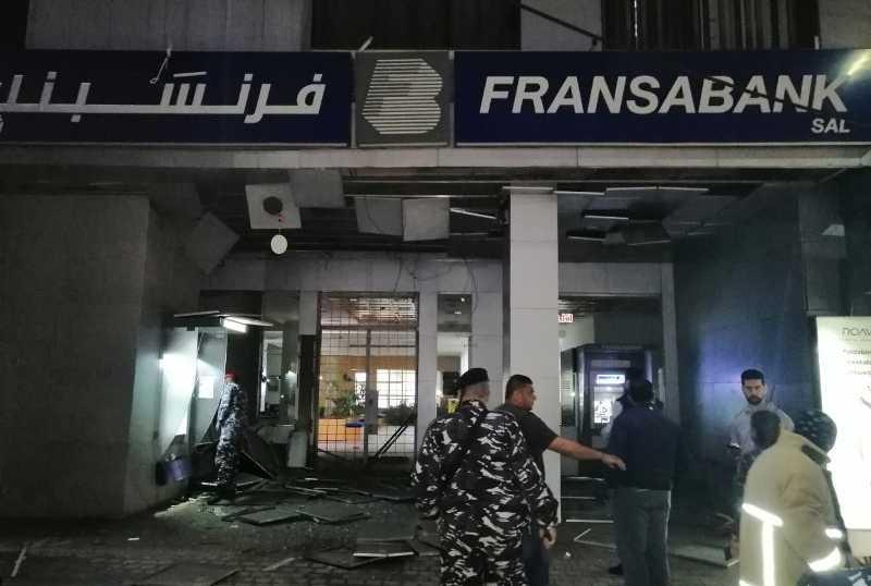 في صيدا..عبوة ناسفة باتجاه مصرف "فرنسبنك" وإليكم ما أظهرته الكاميرات