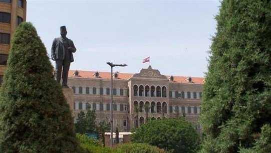 قرار بالتحاق جميع العاملين في القطاع العام بمراكز عملهم