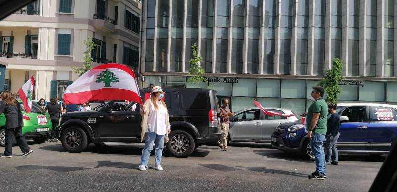 لليوم الثاني على التوالي الناس يواجهون السلطة وكورونا في الشارع مسيرات سيارة ومطالبات بمحاسبة الفاسدين وتذكير بقضية أبو فخر