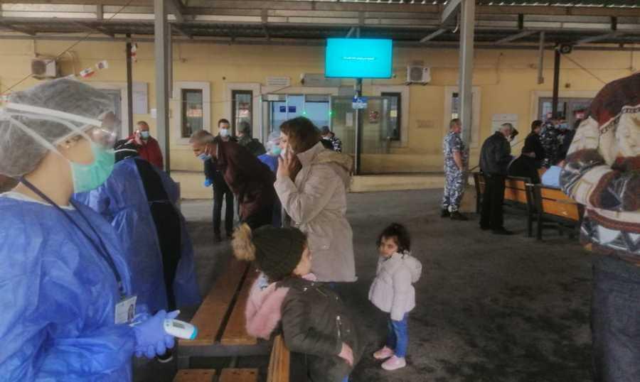 بدء عودة اللبنانيين من سوريا عبر نقطة المصنع