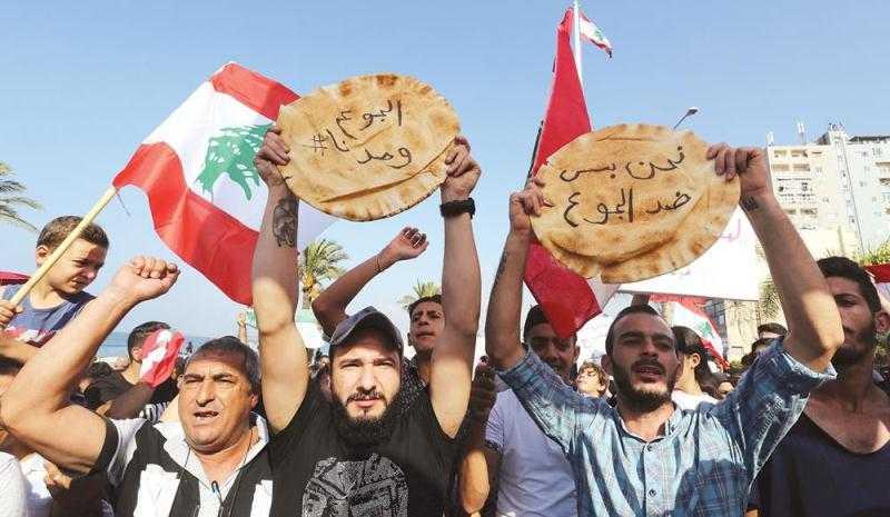 التحرّكات تملأ بيروت على وقع ارتفاع الدولار وقطع الطرقات مستمر