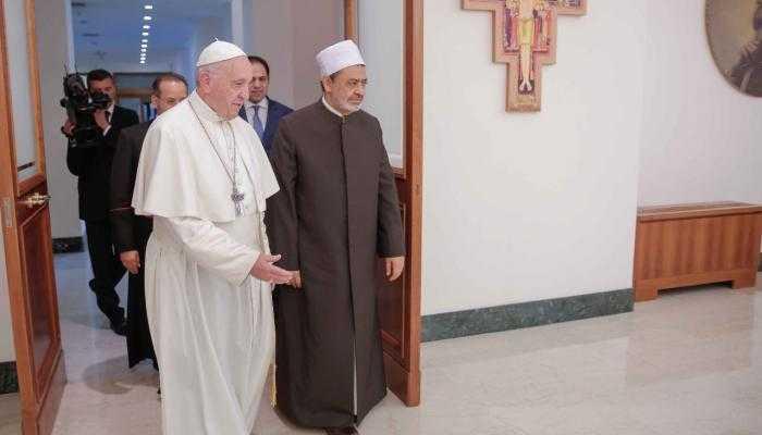 مواقف الراعي وحراك بخاري يلاقيه تواصل بين الفاتيكان والازهر تثبيت هوية لبنان الفريدة وتكريس سياسته التاريخية: لا شرق ولا غرب