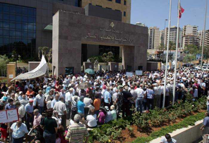 حراك المتعاقدين حذّر من وقف التعليم عن بعد من دون احتساب ساعاتهم