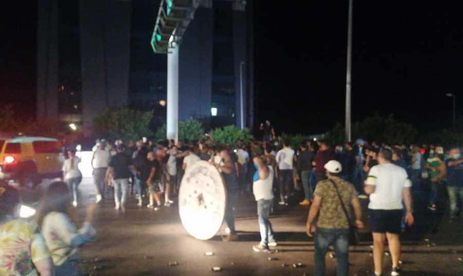 رعاة الحكومة يرفضون اقالتها ويصوبون جمهورهم نحو سلامة