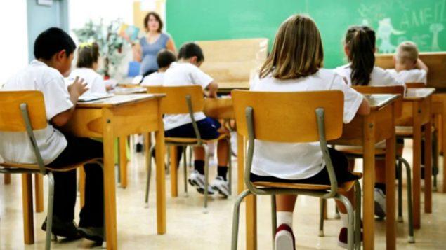 حكومة كيبيك سترفع تدريجيًّا الحجر الصحّي على المدارس والشركات