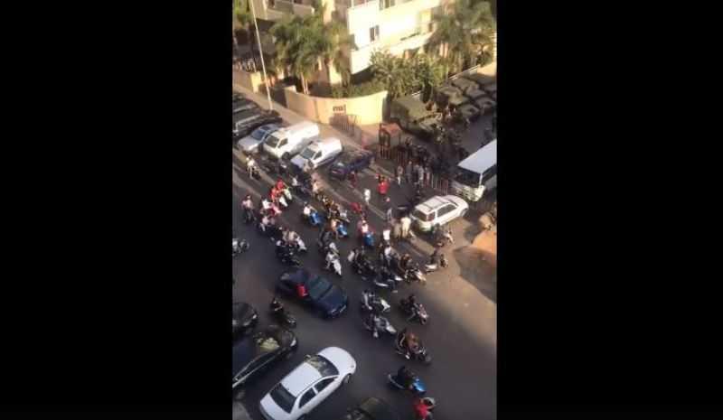 اعتراضا على الأوضاع الاقتصادية... مسيرة دراجات نارية في بيروت وتجمع احتجاجي في طرابلس