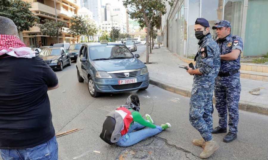 تقرير: الجوع يلوح في أفق لبنان والاحتجاجات تنزلق للعنف