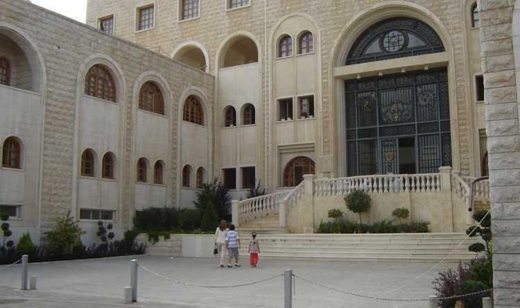 مطرانية زحلة المارونية استنكرت الاعتداء على أحد كهنتها