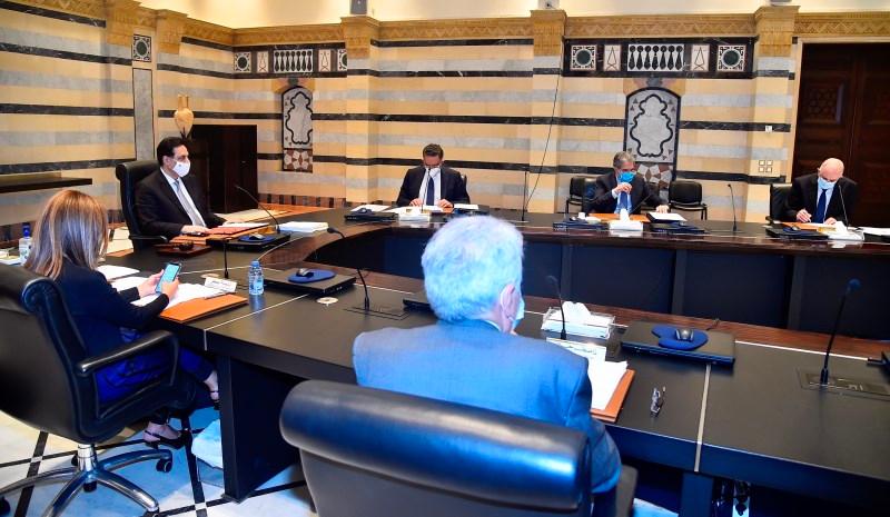 خلافات تعصف بالحكومة... ووزير كسر نظارته من شدة غضبه