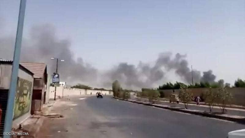 تحطم طائرة على متنها 107 ركاب فوق حي مكتظ بالسكان في باكستان