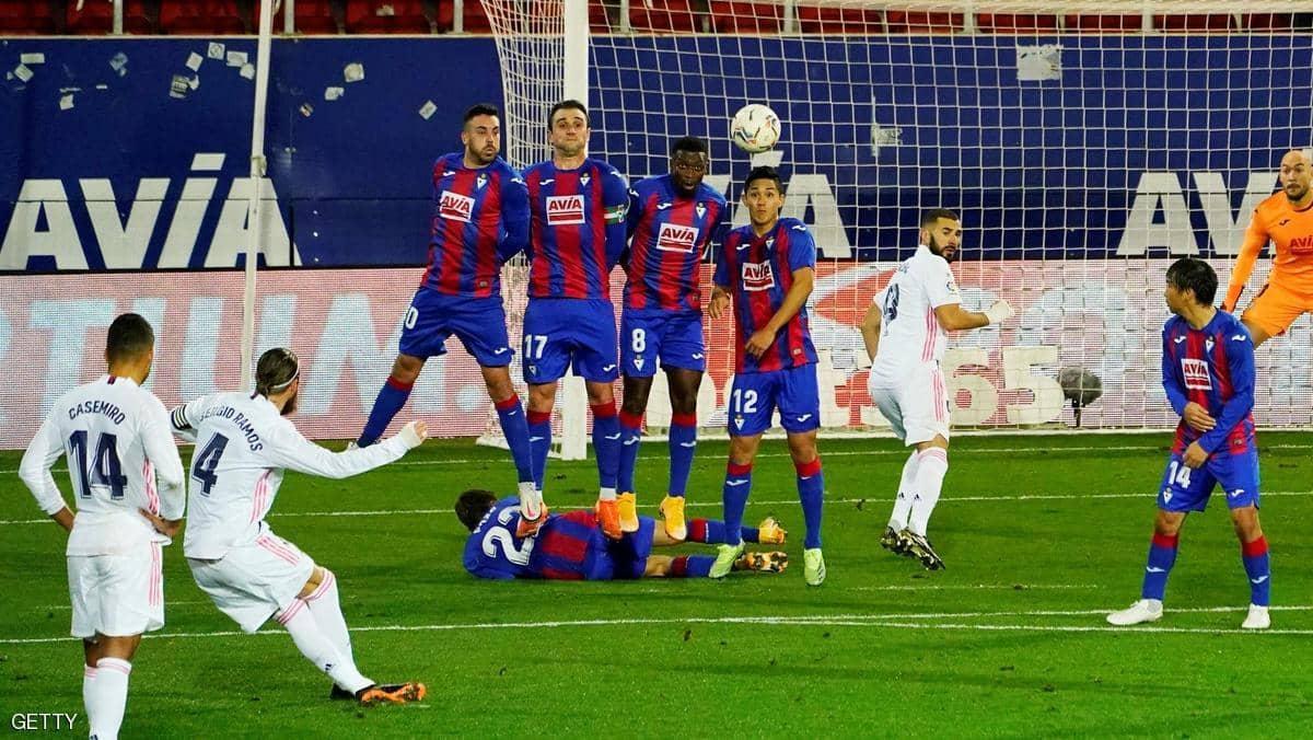 إبداع بنزيمة يمنح ريال مدريد فوزه الخامس على التوالي