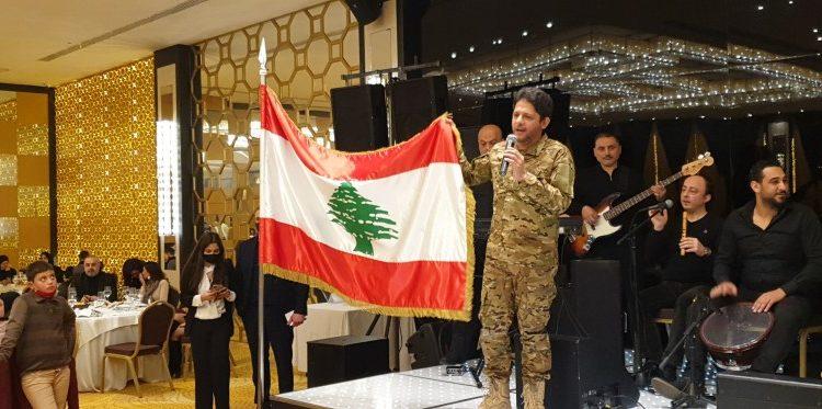 معين شريف يغني بإنسانية ووطنية لثاني مرة بالحفل التكريمي لأطفال شهداء الجيش اللبناني والقوى الأمنية
