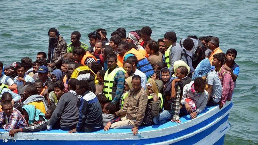 يحمل مصريين وسوريين.. غرق قارب مهاجرين قبالة تونس