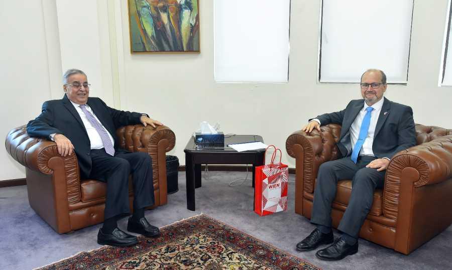 عبدالله بوحبيب يتابع ملف النازحين