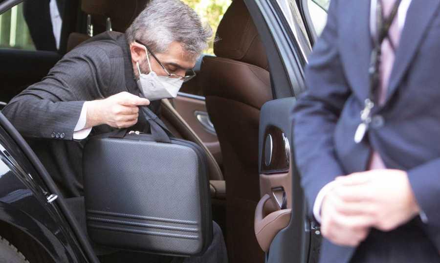 ايران المخنوقة تطلب العودة الى فيينا.. والغرب يتريّث!