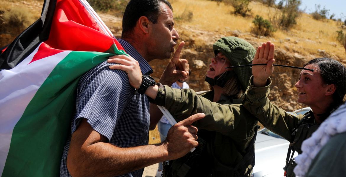 “بن غفير” يمنع رفع الأعلام الفلسطينية.. أصدر أمراً للشرطة الإسرائيلية بإزالتها من الأماكن العامة