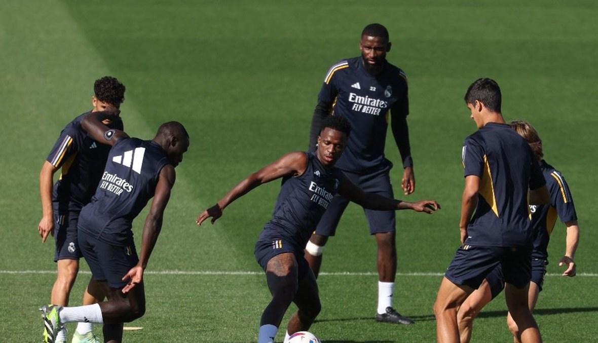 يوم كروي طويل في ملاعب كرة القدم